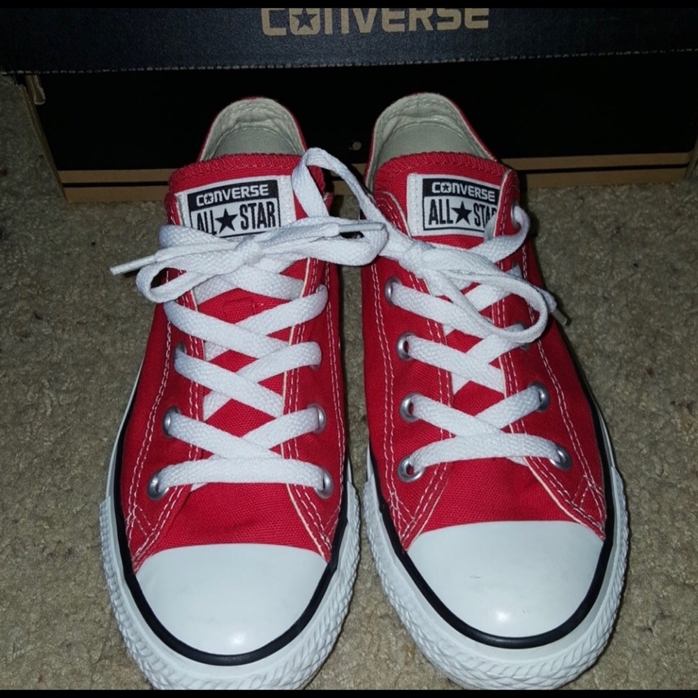 Red converse - Picture 4 of 5